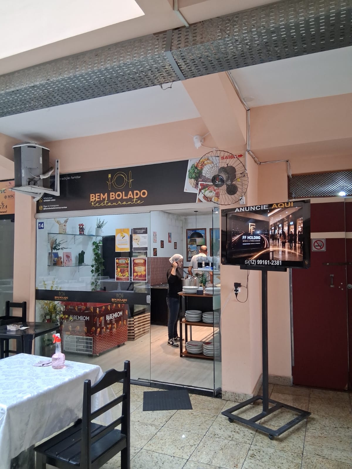 TV FF Holding instalada no Restaurante Bem Bolado em Taubaté